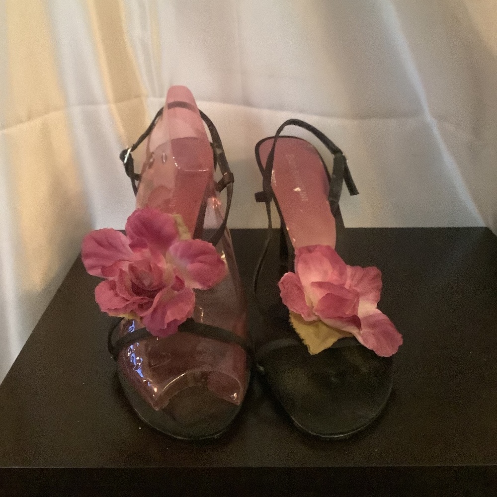 Size 8.5M black fabric with flower 3inch heels